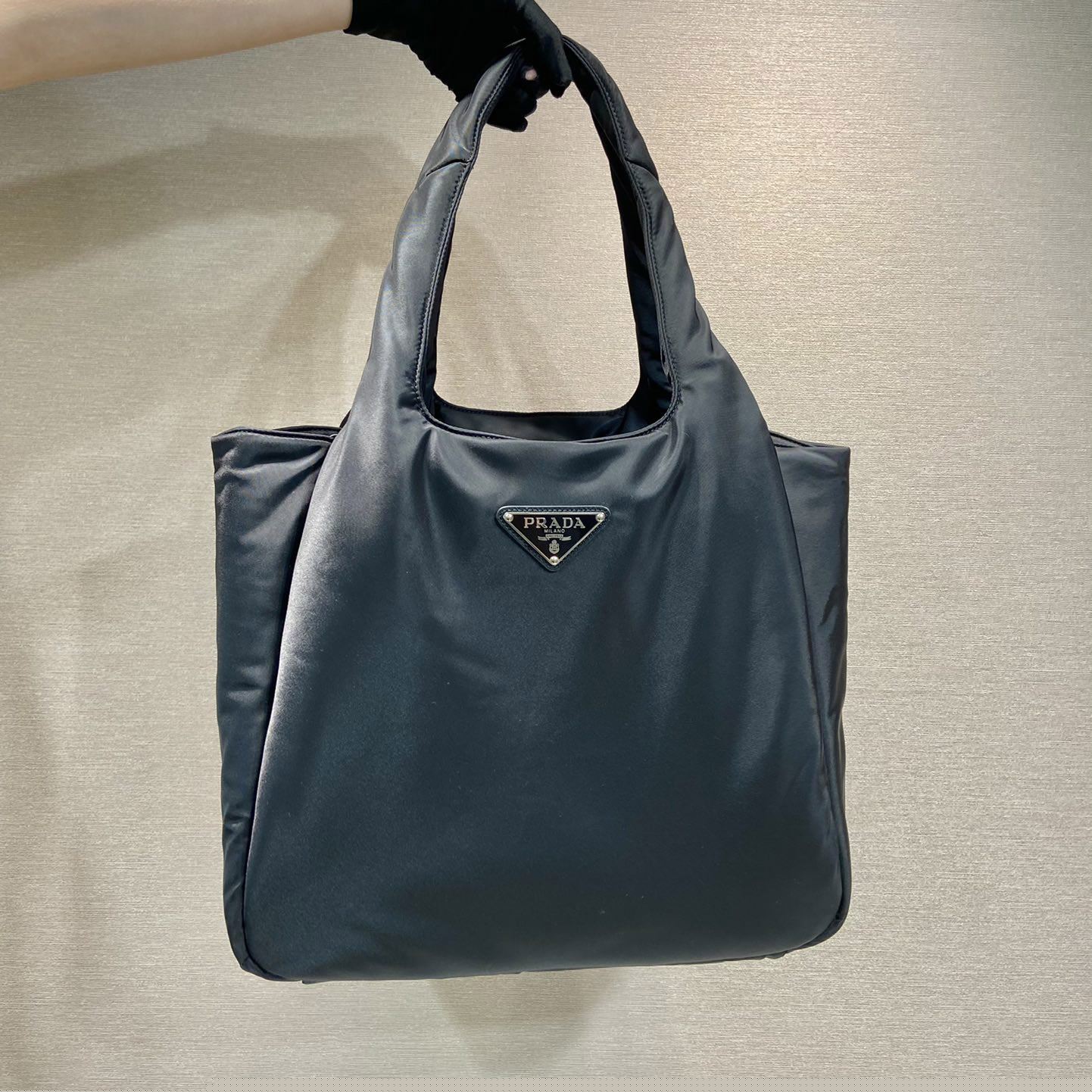 Pra*a bucket bags